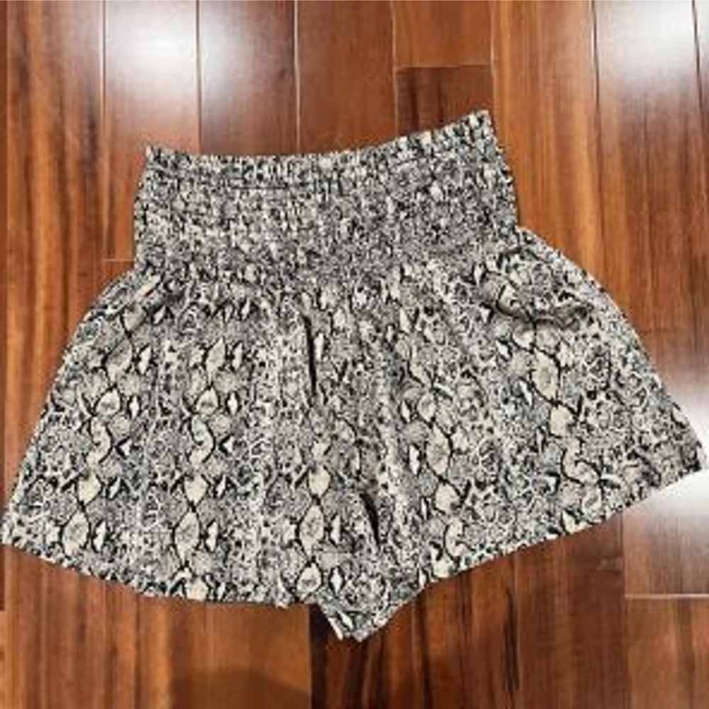 Women's python Print Shorts - Picture 4 of 5
